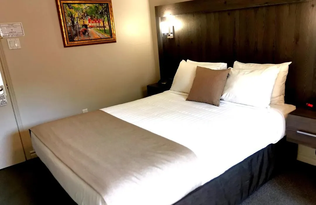 Hotel et Motel Le Chateauguay-1